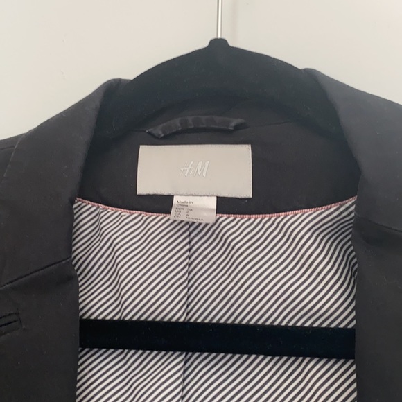 H&M tailored black blazer - Picture 2 of 4
